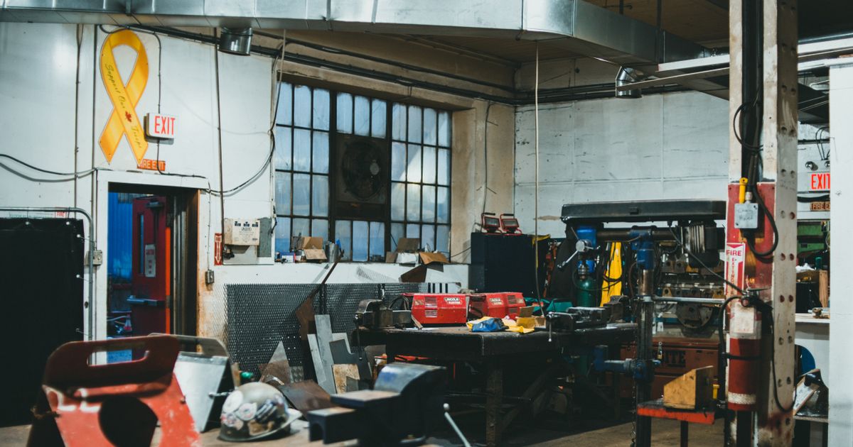 Solo 4 de cada 100 pymes industriales usan IA de verdad: qué significa para la tuya