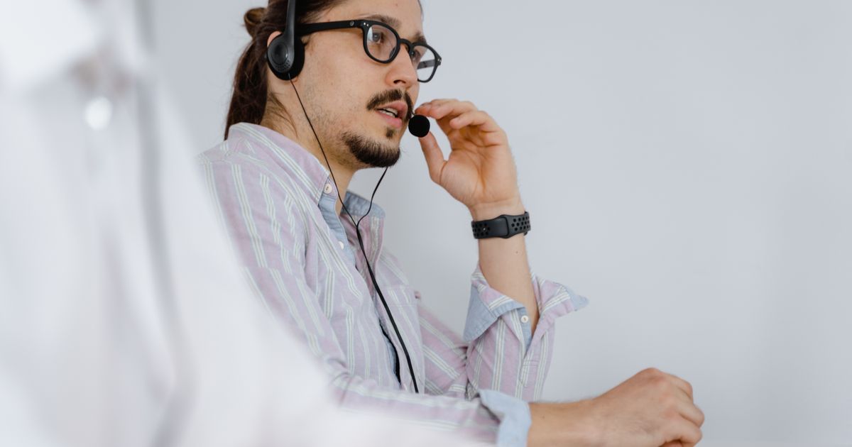 La IA que contesta al teléfono baja a 4 céntimos el minuto: qué cambia de verdad